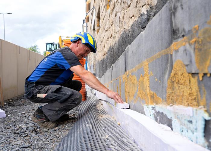 Dégagement des murs extérieurs pour la mise au sec