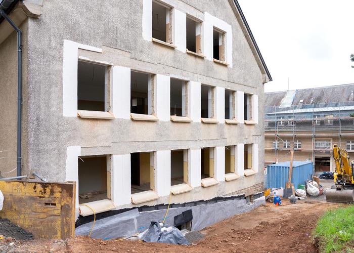 Bâtiment démantelé et asséché