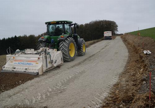 Vermischen des Kalkes mit dem Untergrund (Baustelle: Selscheid - Knaphoscheid)