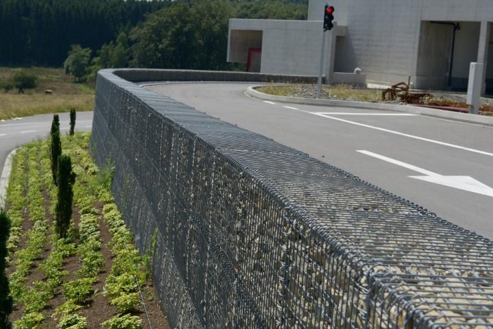 Gabionen als Abtrennung und Lärmschutz