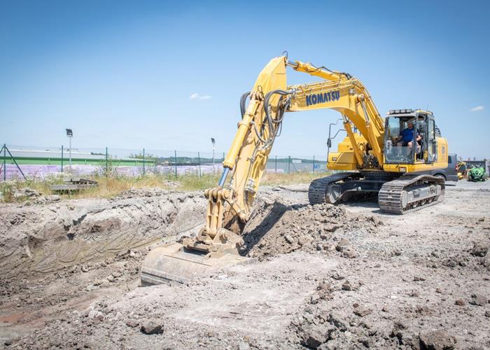 Kanal, Telefon-, Strom- und Wasserleitungen