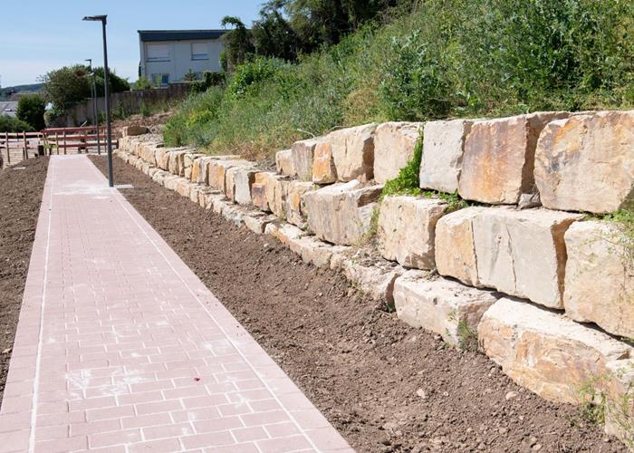 Mur en pierre sèche, pierre naturelle