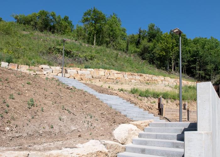 Blockstufen und Stützwände aus Beton - Palisaden